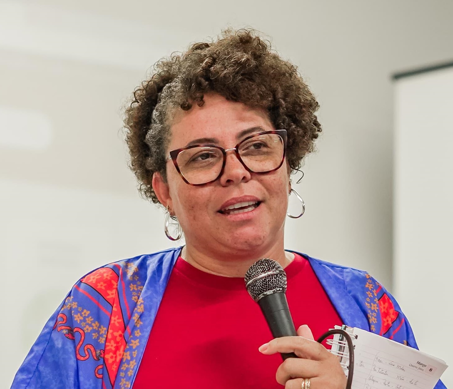 “É antagônico dizer para a geração da tecnologia que o telefone está restrito na escola”, pontua Zenilza