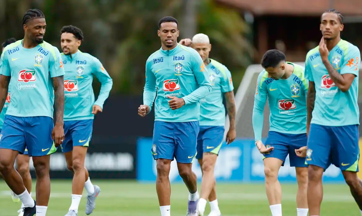 Ancelotti comanda primeira atividade com todos os convocados