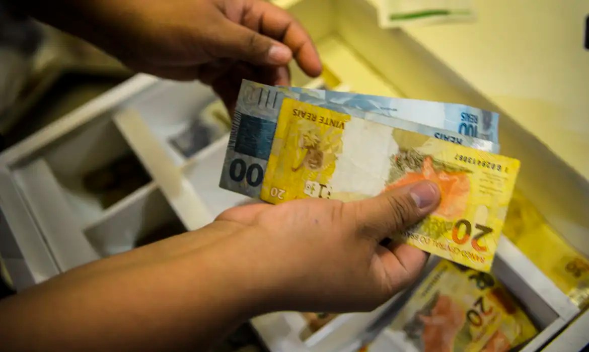 Prazo para sacar abono salarial acaba nesta segunda-feira