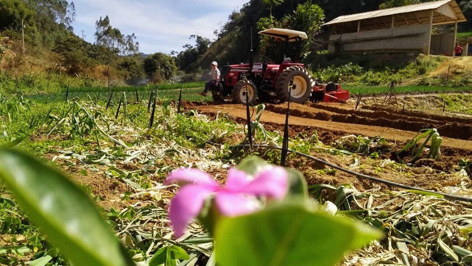 EDP convoca clientes rurais para  recadastramento do benefício que  garante desconto de 60% na tarifa