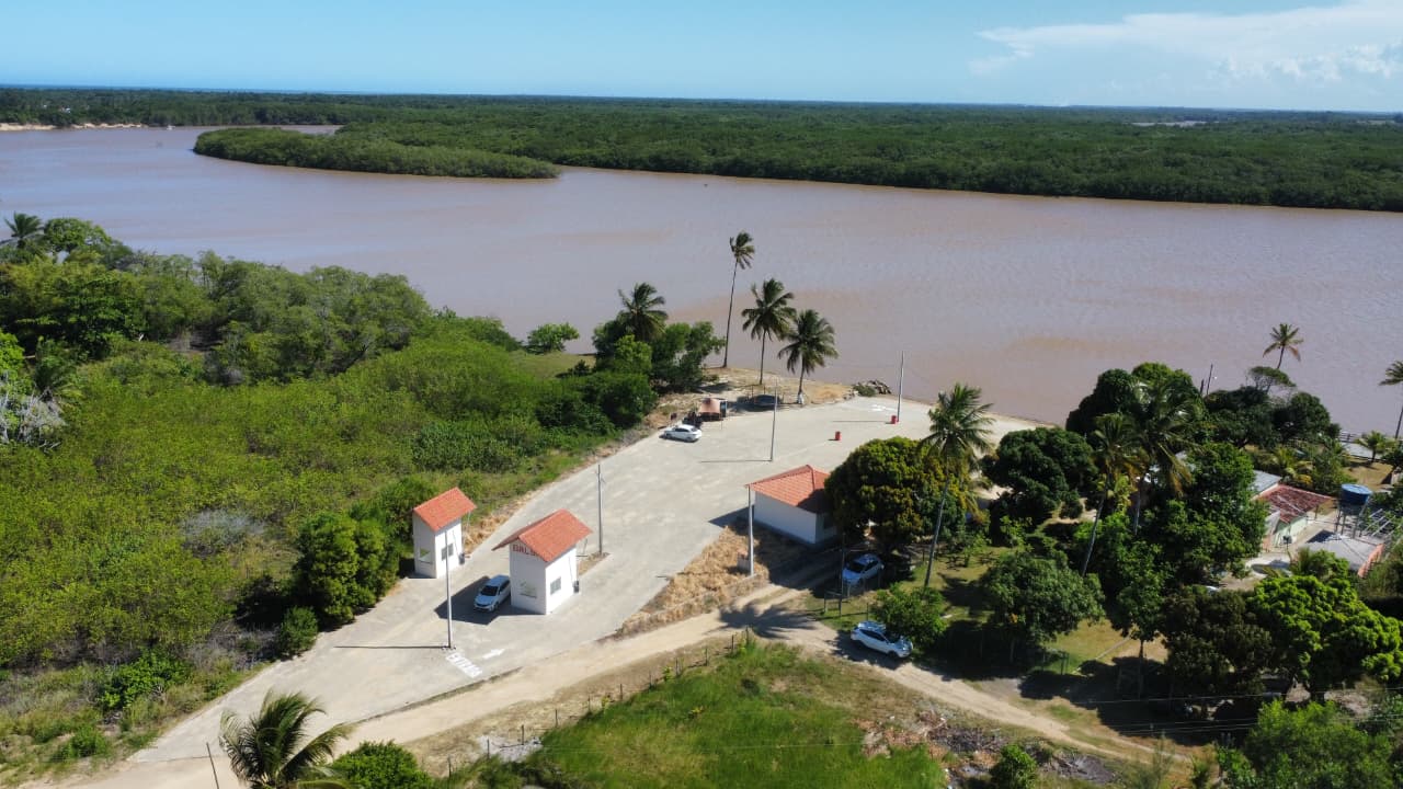 Travessia por balsa no Cricaré é paralisada para adequações em embarcação, diz prefeito