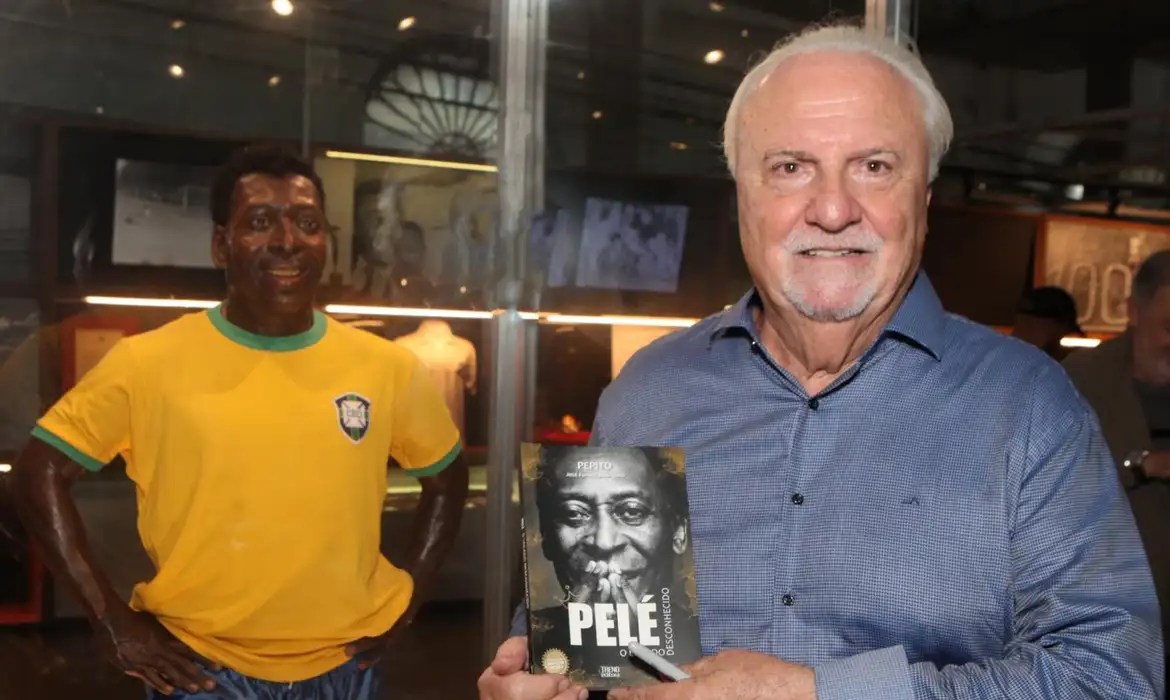 Em livro, amigo afirma que “melhor Pelé” esteve fora de campo