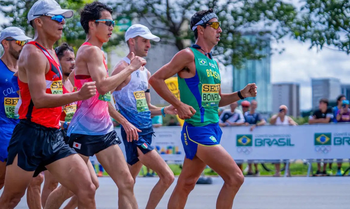 Caio Bonfim e equipe feminina conquistam bronze no Mundial de Marcha