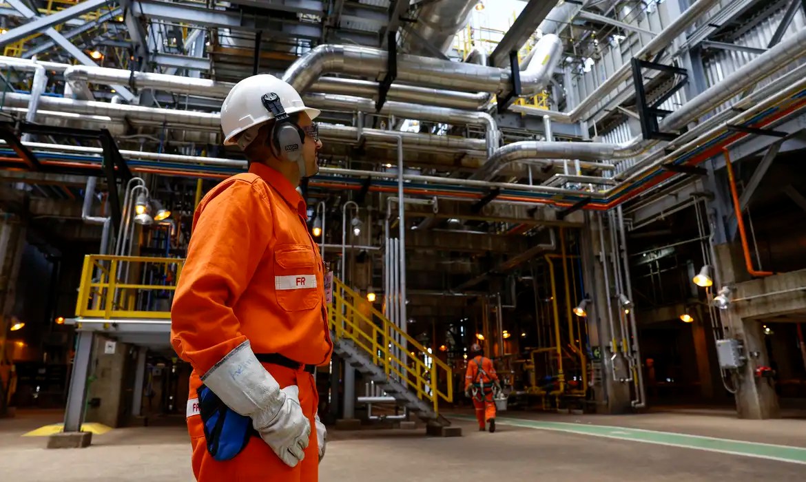 Economia brasileira cresceu 0,1% em abril, estima prévia da FGV