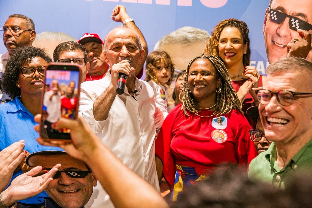 “Professora Valdirene representa o interior e a força da mulher negra”, afirma Helder Salomão