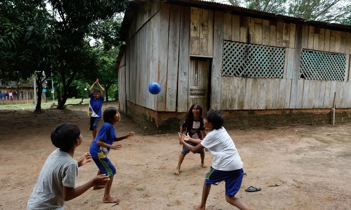 Unicef mapeia cidades onde crianças estão expostas a riscos ambientais