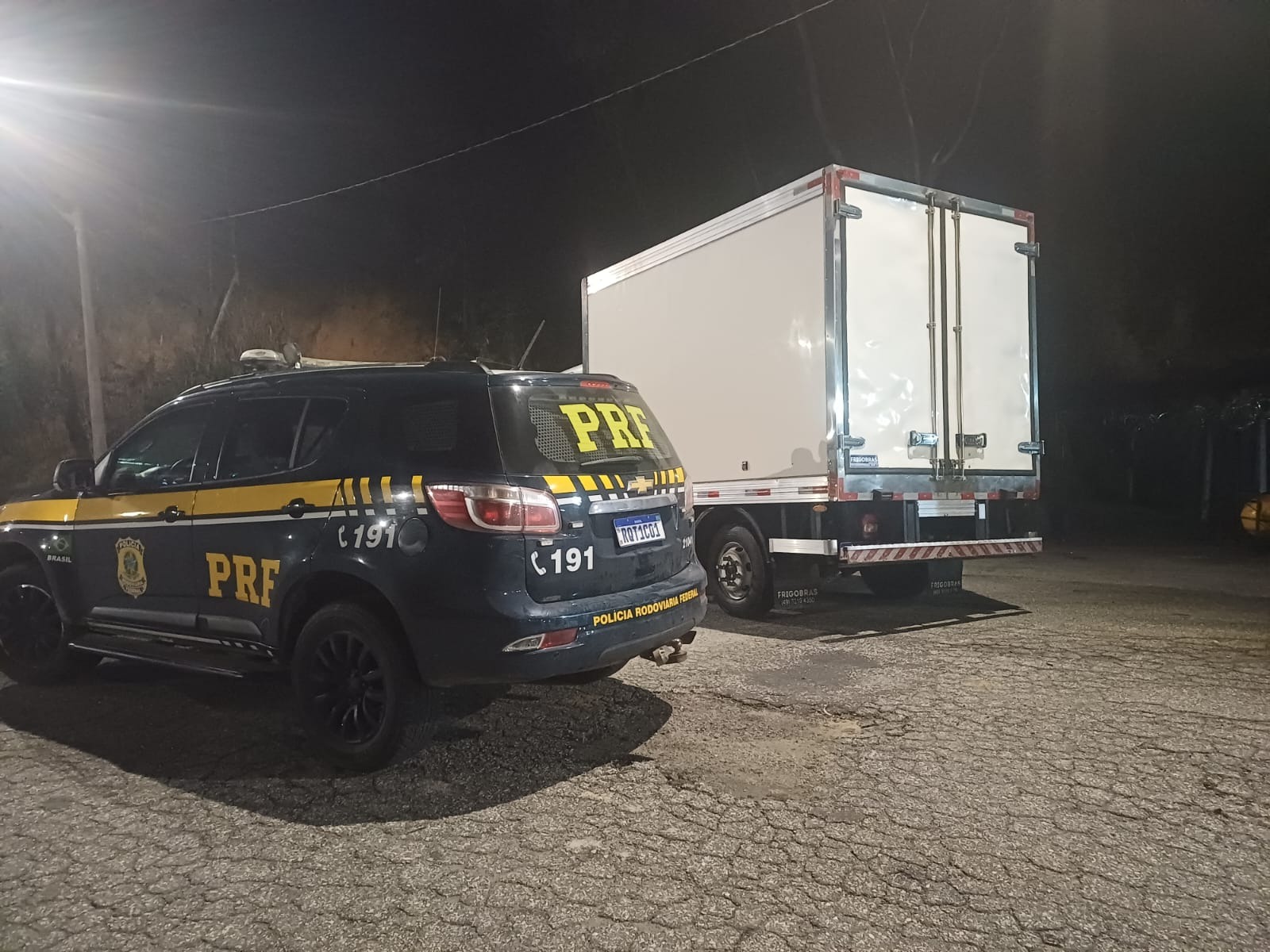 PRF recupera caminhão furtado com placa clonada no Espírito Santo