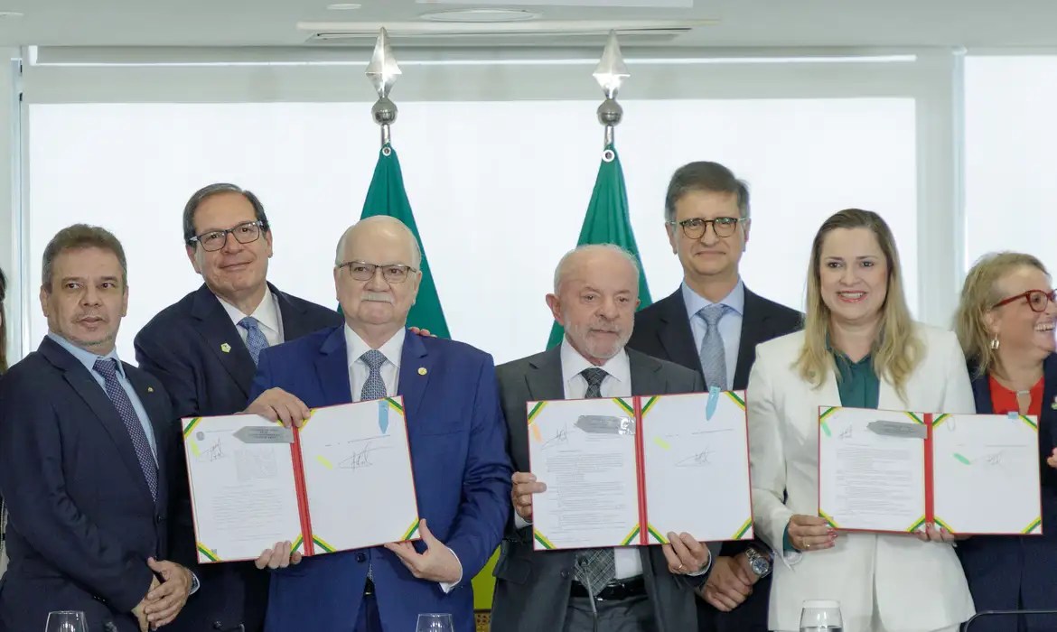 Governo sanciona leis que criam e reestruturam fundos para a Justiça