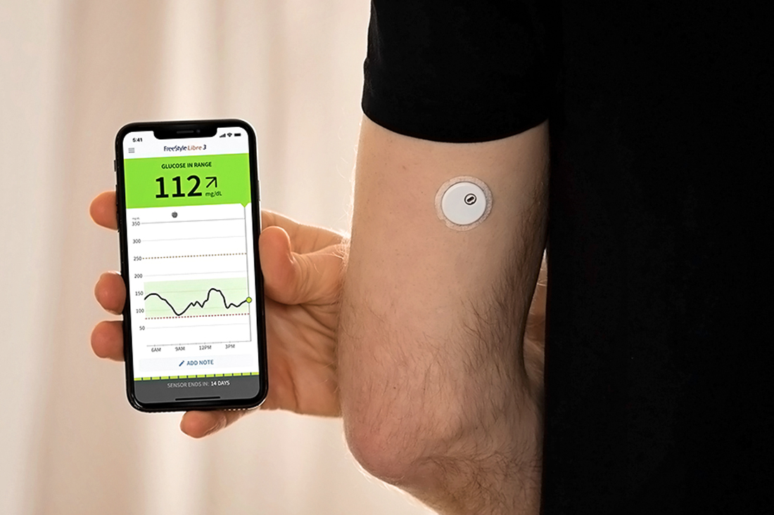Freestyle libre 3 sensor and app on the smartphone