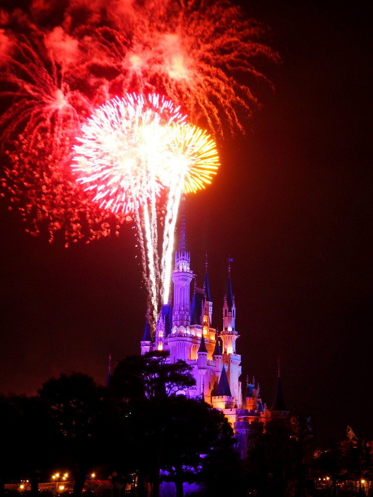 シンデレラ城上空に！東京ディズニーランドの花火おすすめ観賞場所