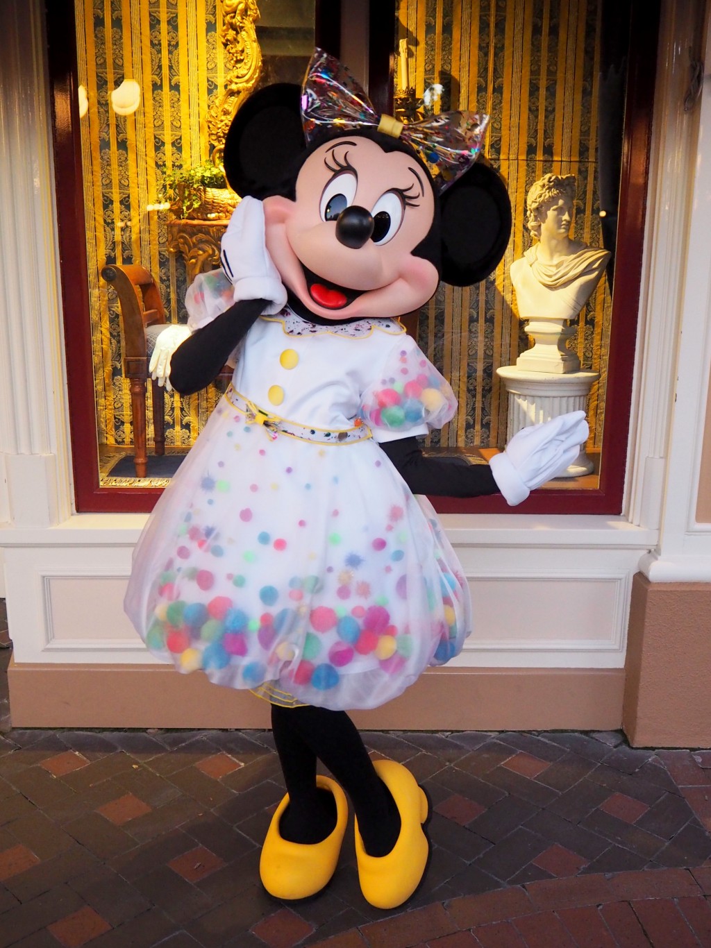 カリフォルニア・ディズニーで90周年ミッキーとのグリーティングガイド