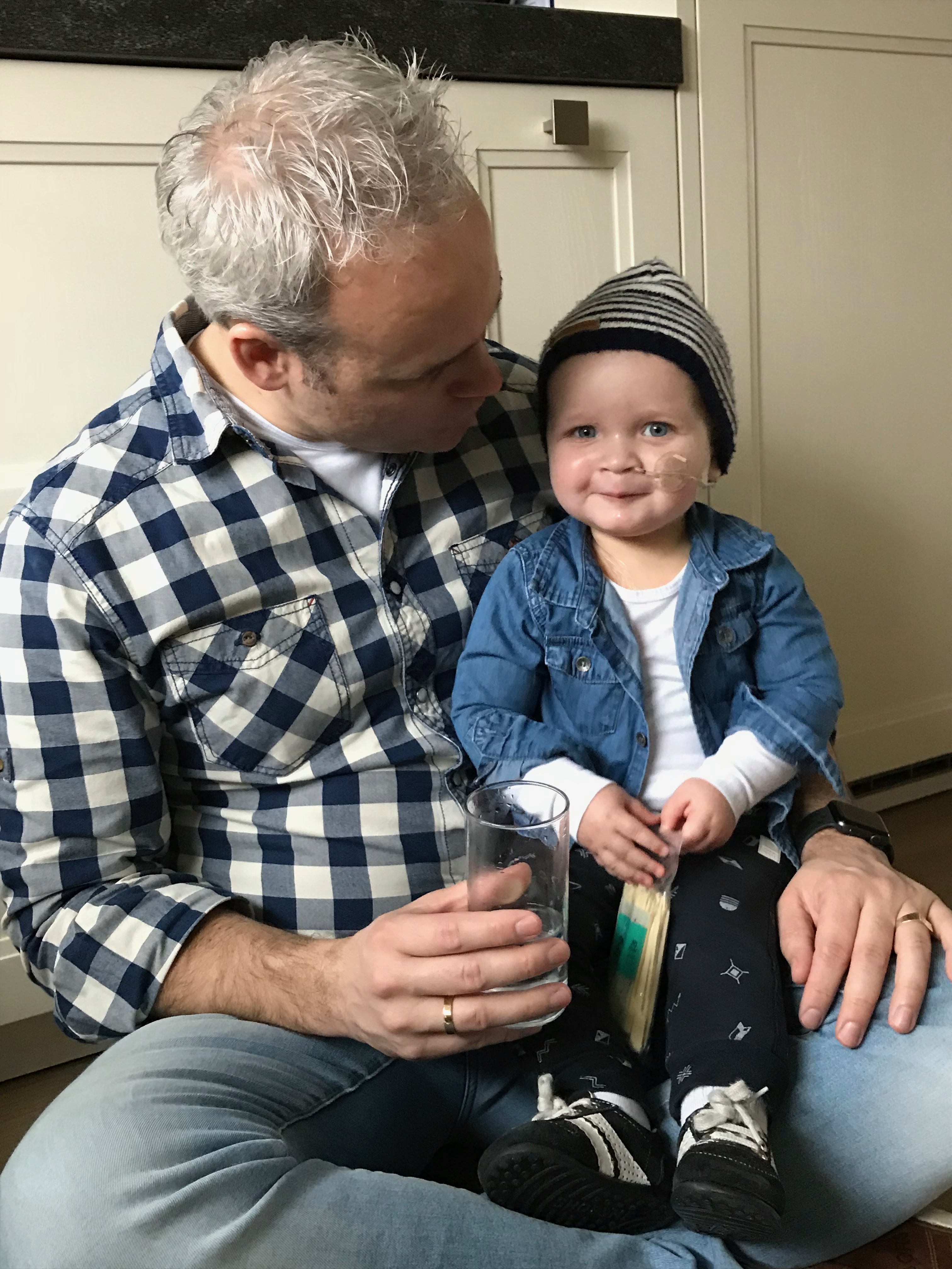 Zes uur nuchter blijven… Slokje water mag wel ;-)