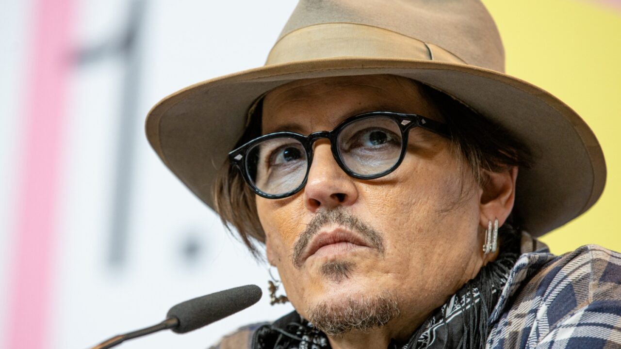 Novo filme dirigido por Johnny Depp ganha primeiras imagens