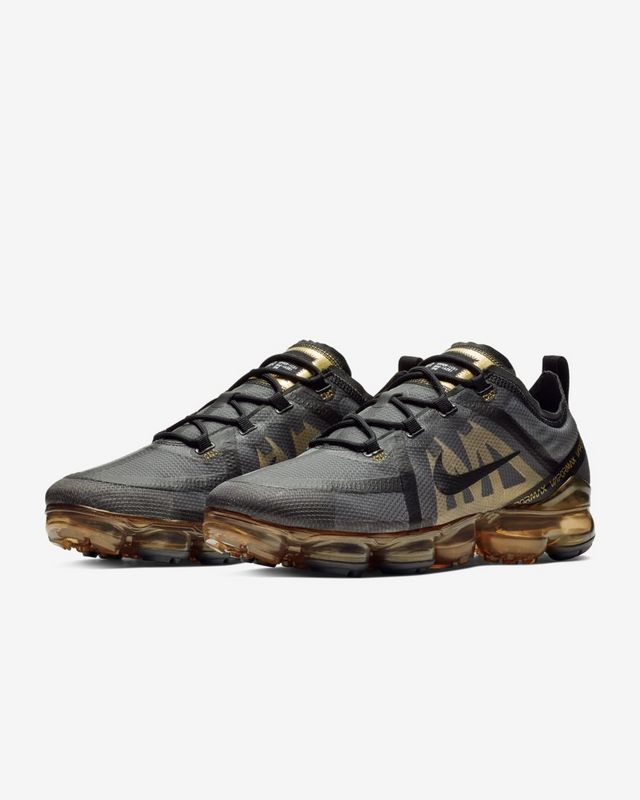 nike vapormax negro con dorado