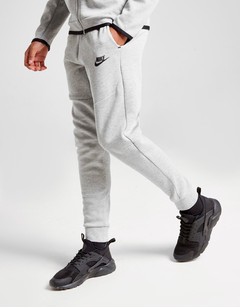 Sudadera y pantalón Nike Tech \