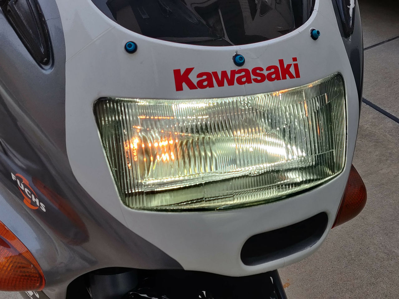 ZZR1100Cのヘッドライトを白色LEDに替えてみた【レビュー】 – TECH-SURF