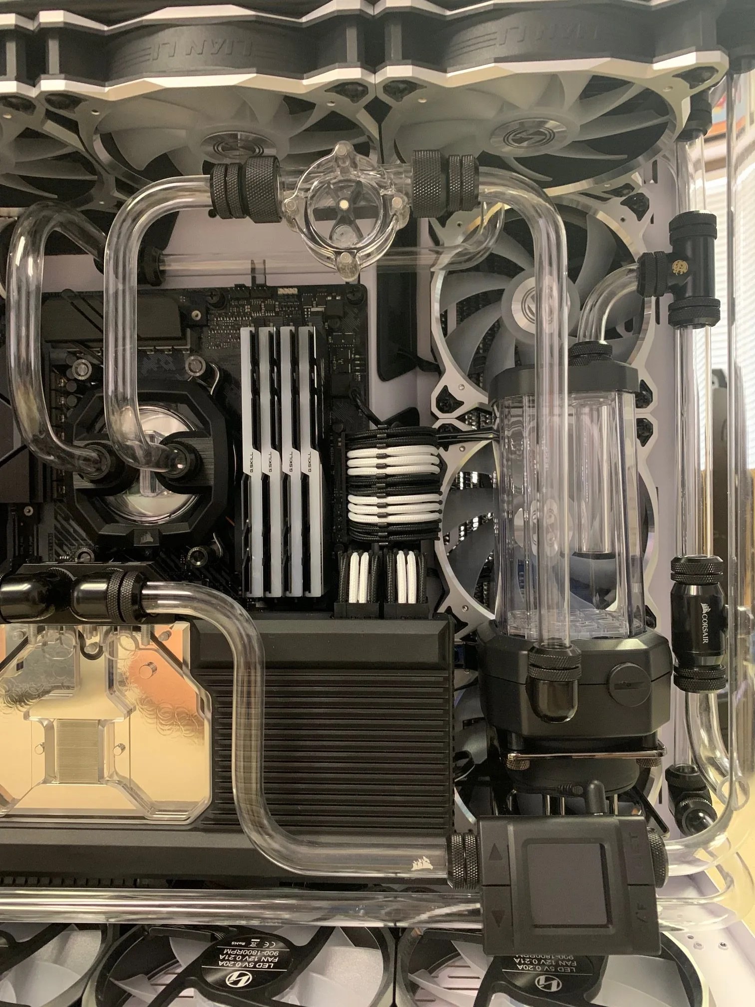 SOLD – LIQUID COOLED LIAN LI – RYZEN 9 – RTX 3090 - Tech505