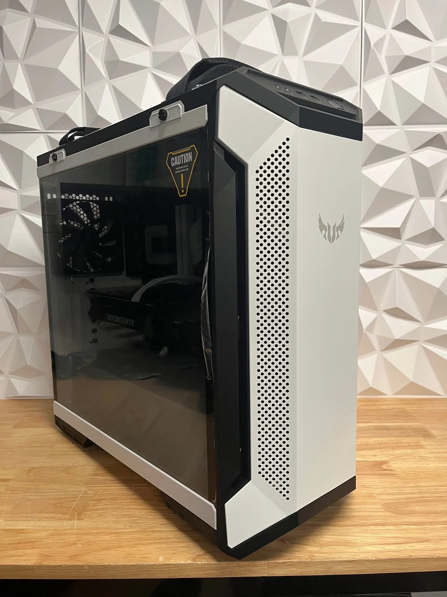 SOLD – ASUS Tuf Gaming GT501 – Ryzen 7 5800x – RTX 3060 - Tech505