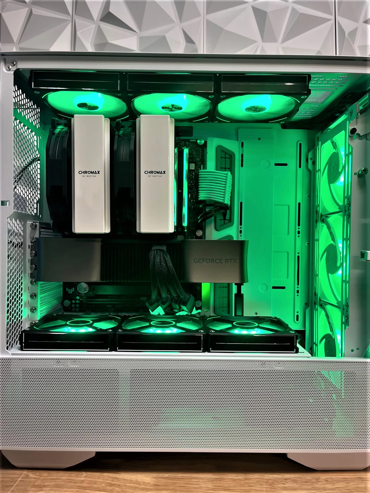 SOLD – Lian Li Lancool iii – Ryzen 7 7700x – RTX 4090 - Tech505