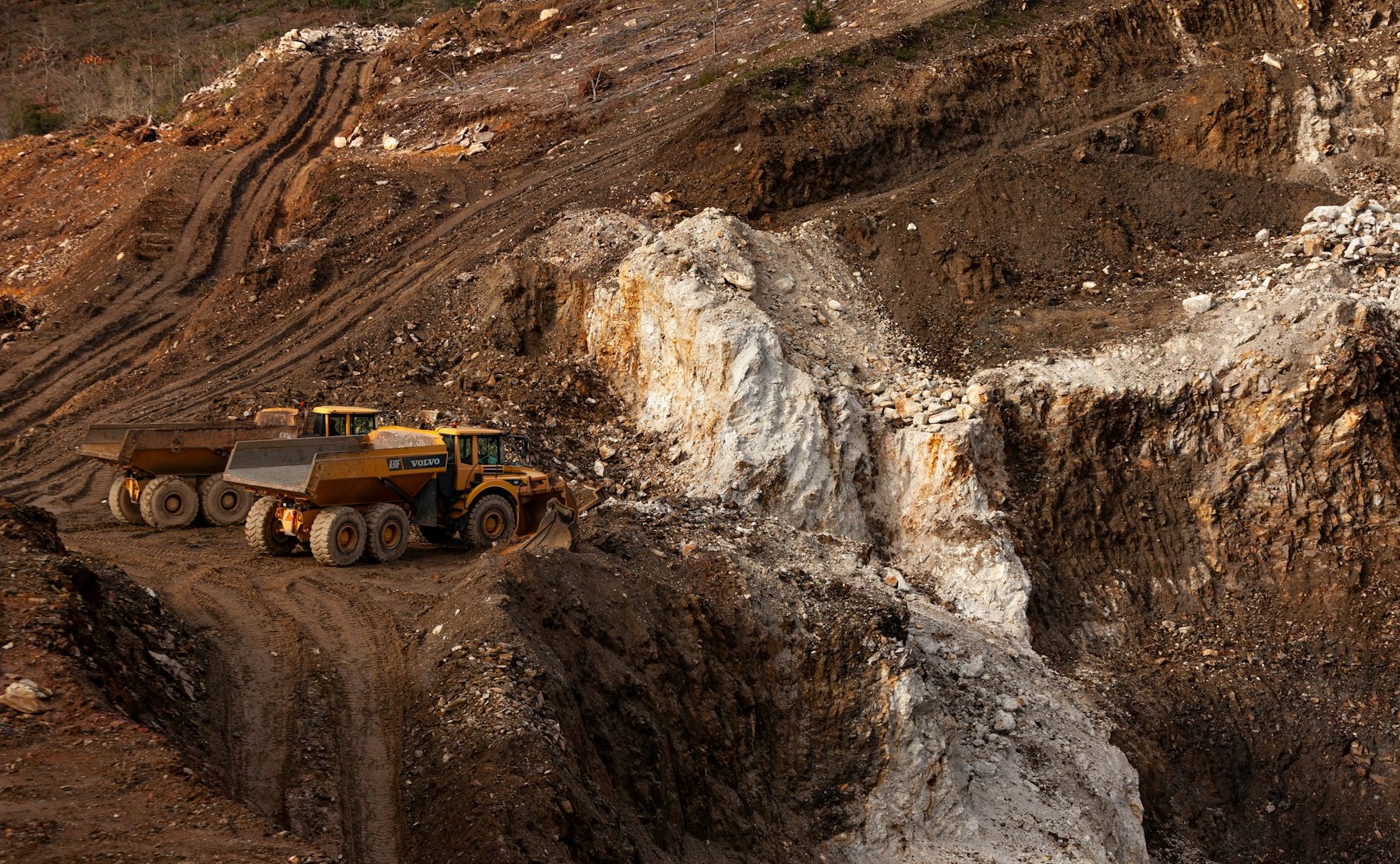 Perú apunta a 5 millones de toneladas de cobre en 8 años con mejora competitiva