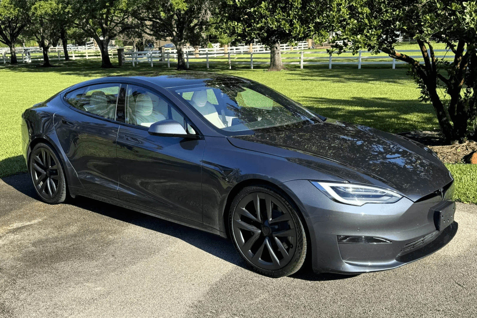 427-Mile 2022 Tesla Model S Plaid