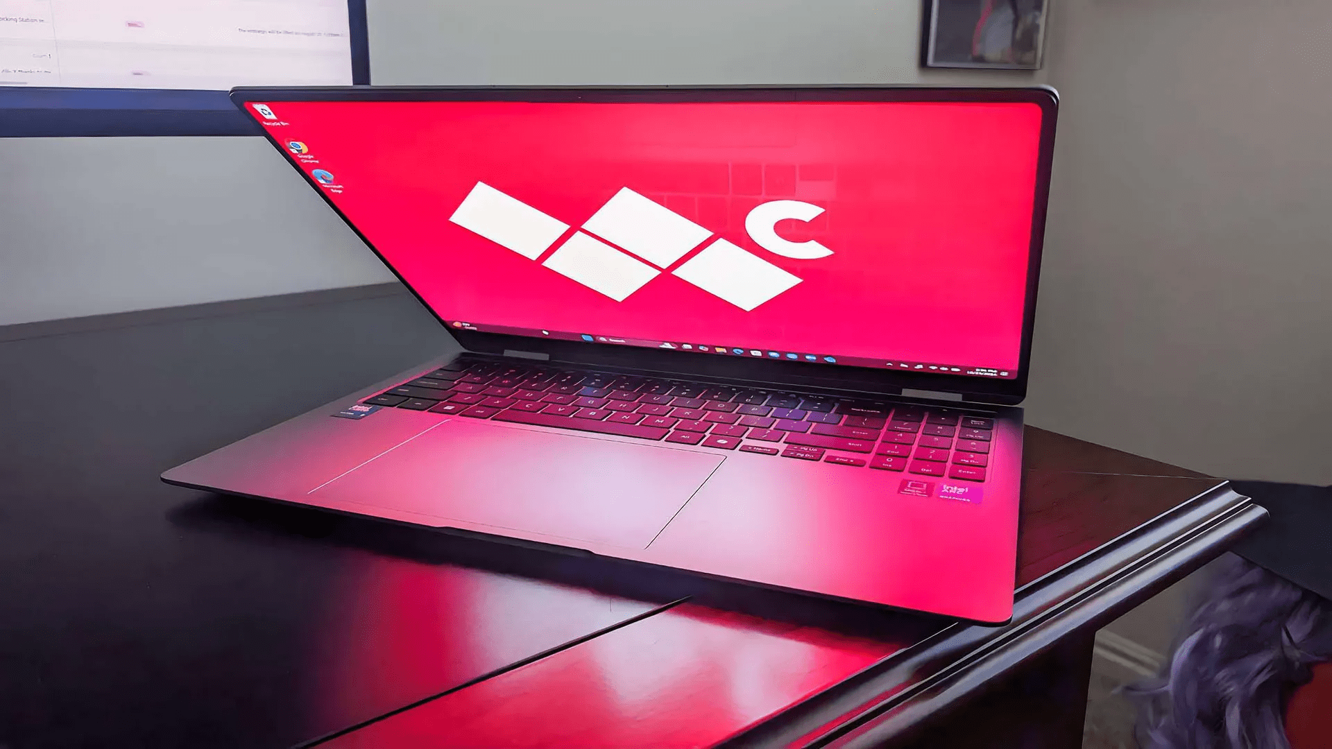 Hunters of 2-in-1 laptops with stylus pen support for crafting digital art are in luck — this solid 3K AMOLED PC will fit your needs at a 29% discount