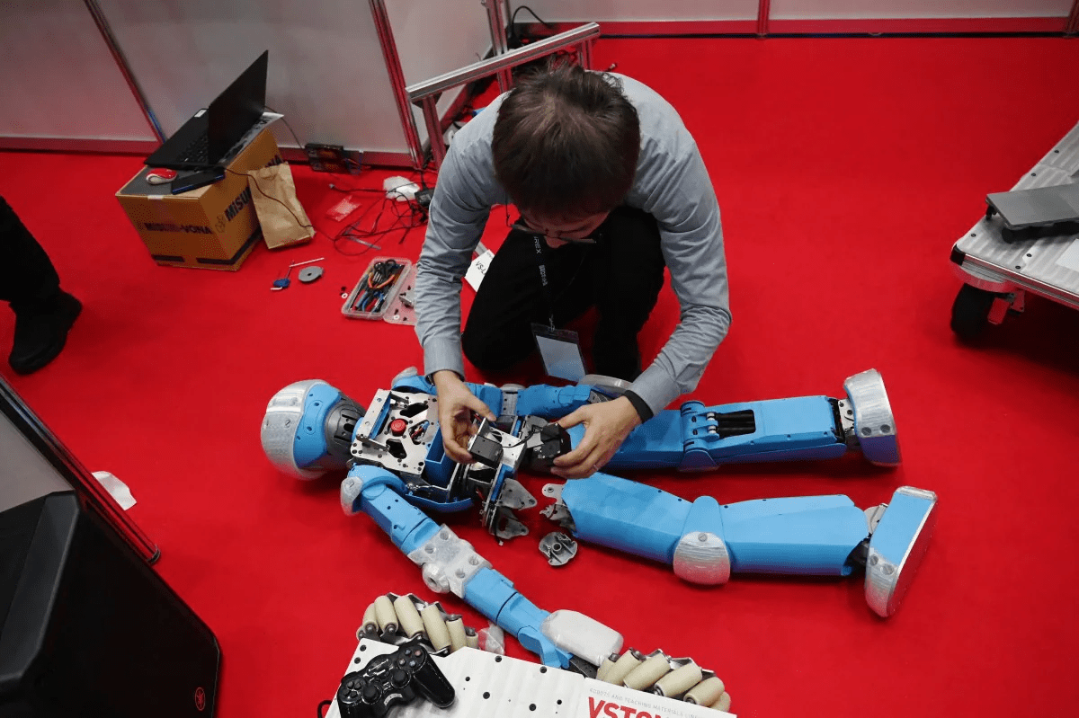 Japanese government to set up global hubs for AI robotics research