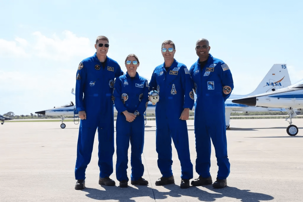 Artemis 2 astronauts arrive at KSC