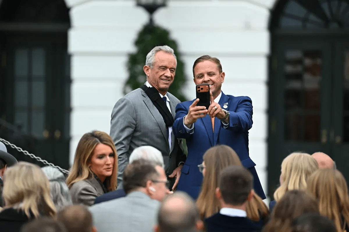 White House launches mobile app, includes live feeds and ICE reporting line