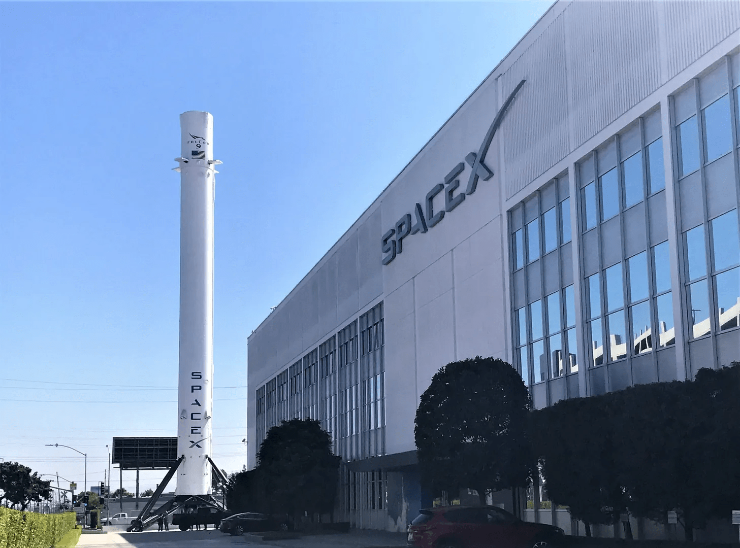 SpaceX: 3,180 satellites in orbit