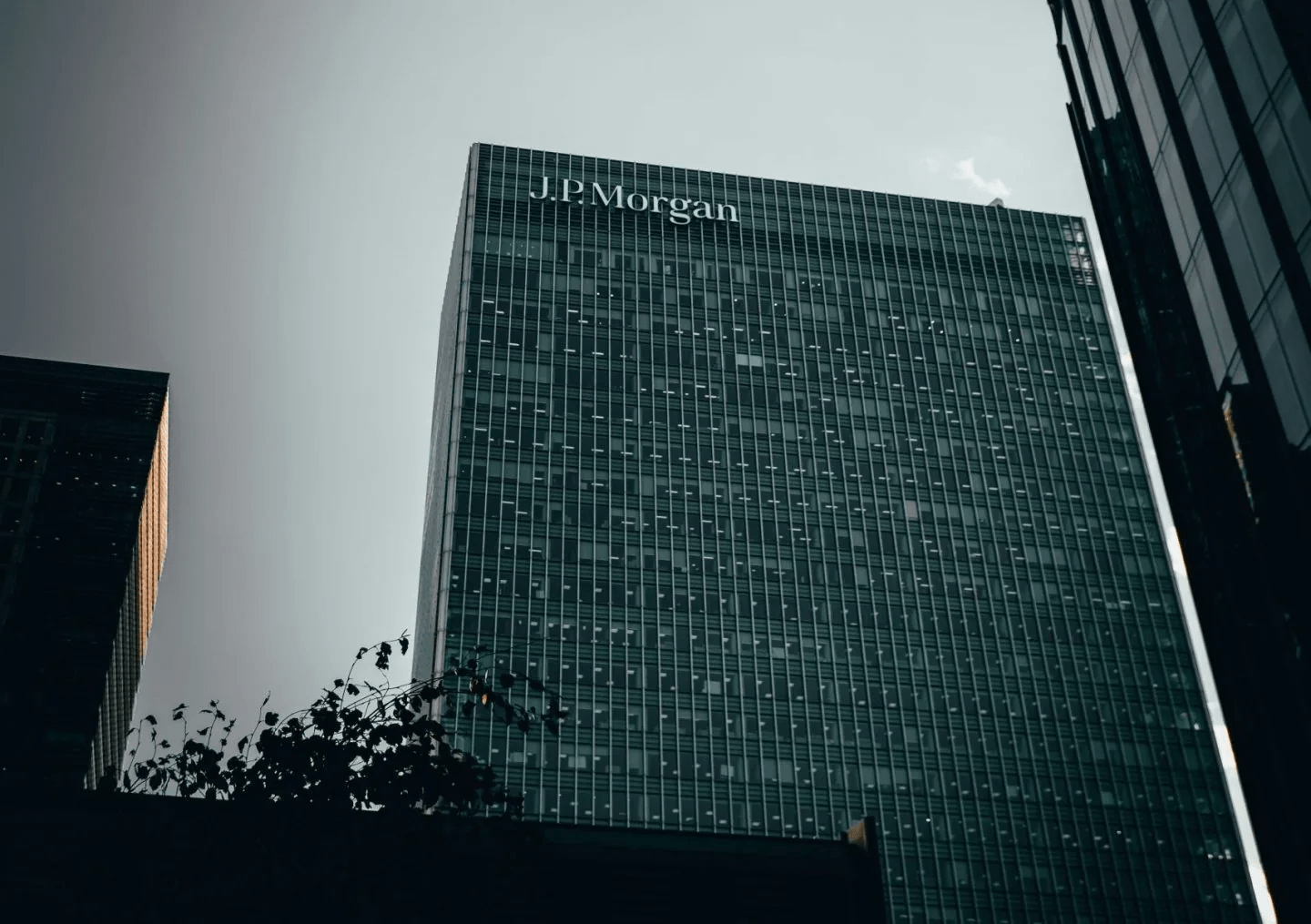 JPMorgan begins tracking how employees use AI at work