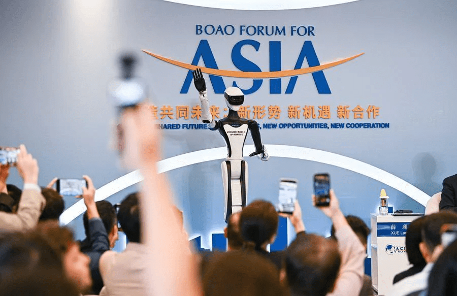 Humanoid robots steal spotlight at Boao forum, poised for breakthrough