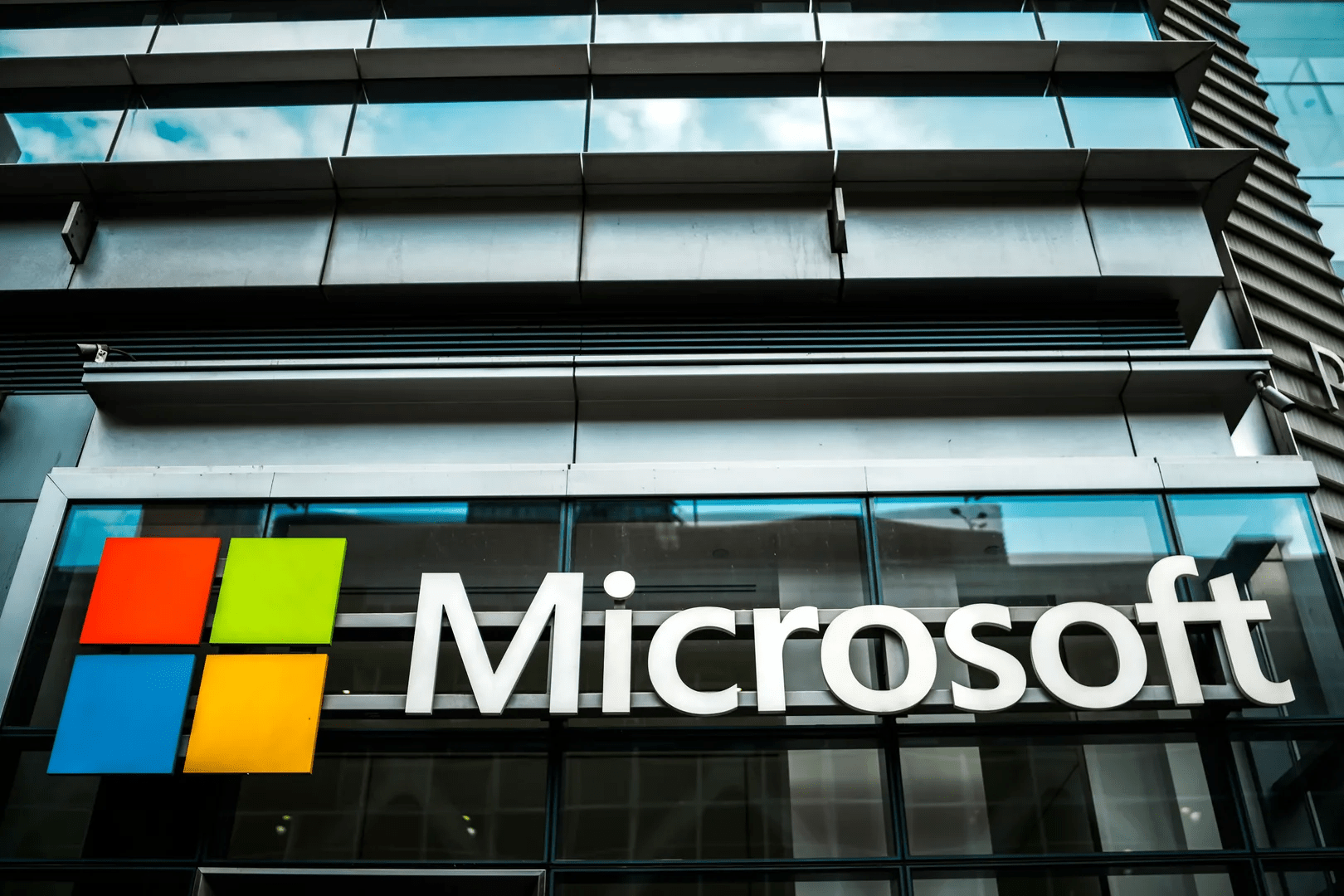 Microsoft is officially killing its Outlook Lite app next month