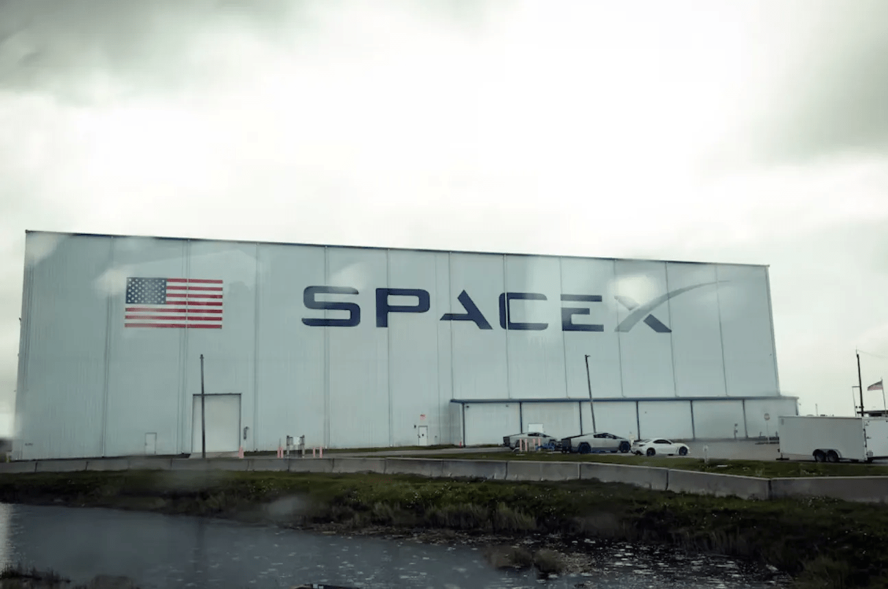 SpaceX hosts secretive analyst briefings ahead of record-breaking IPO