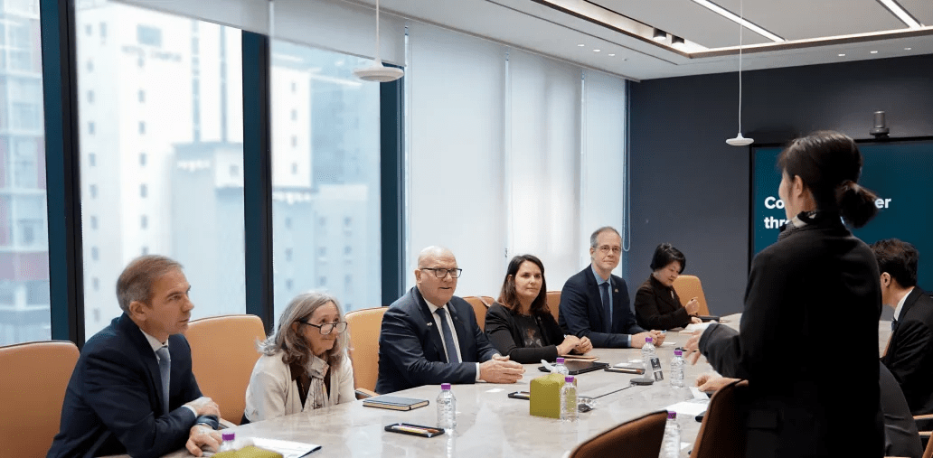 Lunit Discusses Medical AI Expansion in Europe With French Investment Agency Chief