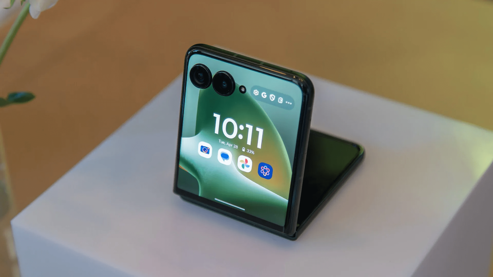 Motorola Razr Plus 2026 vs. Razr Plus 2025: Differences you can’t see