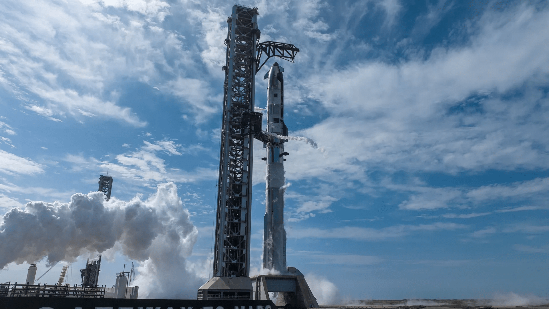 SpaceX fuels up Starship V3 megarocket for 1st time ahead of crucial test flight