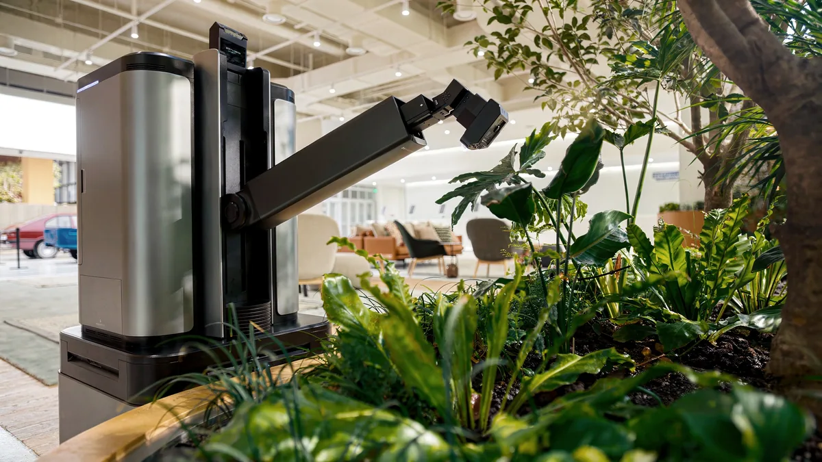 Hyundai, Kia Deploy Three Robots at Yangjae Headquarters