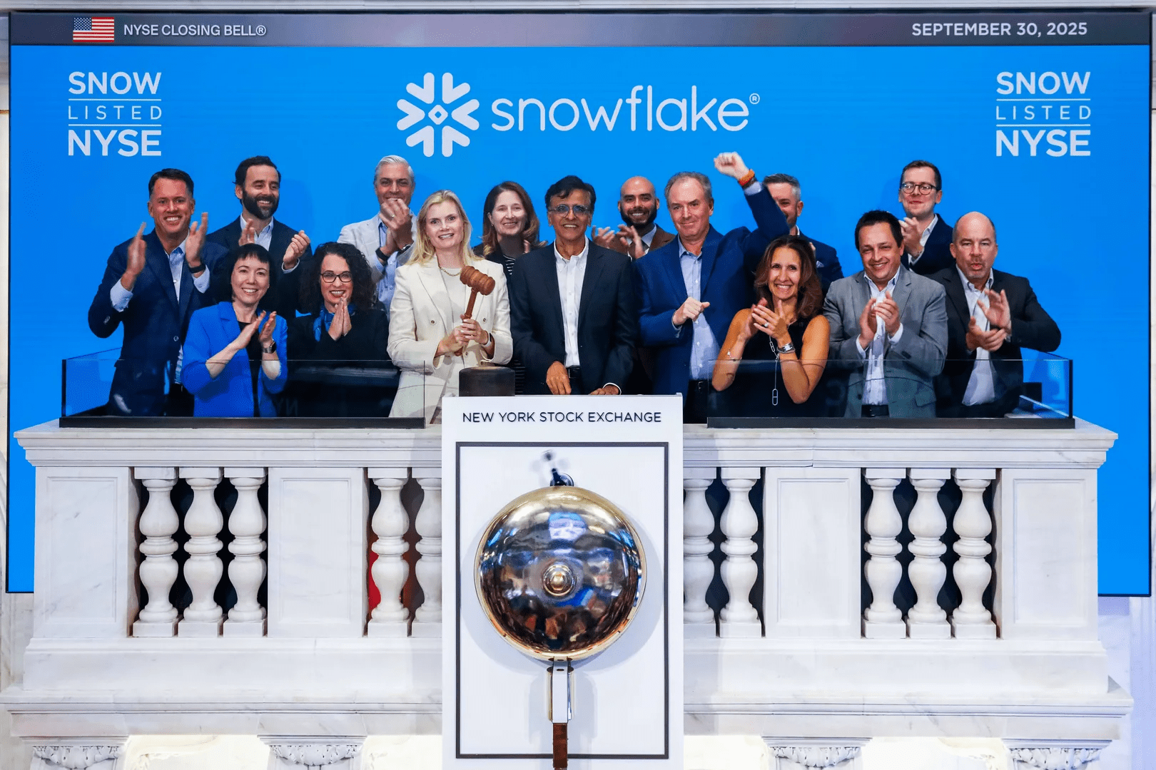 Snowflake surges 35% toward best day ever on AI frenzy, fueling software rally
