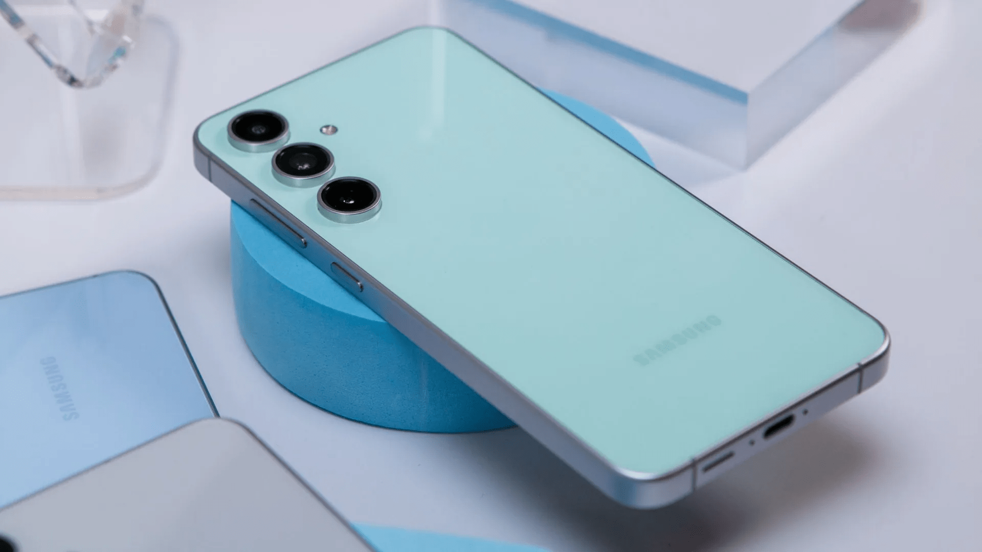 Surprise: The Galaxy S26 FE might be borrowing a design feature from Samsung’s flagships