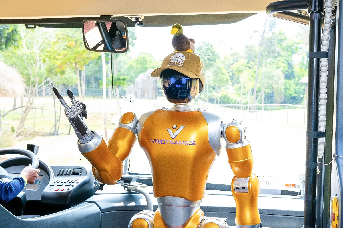 Vietnam’s Vingroup Unveils Two Humanoid Robots In One Week — A Guide Bot And A Factory Bot