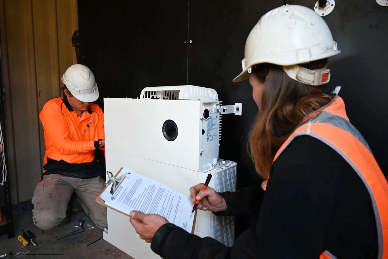 Passive home batteries deliver “enormous benefits” to the grid, says AEMO – even if not orchestrated in VPPs