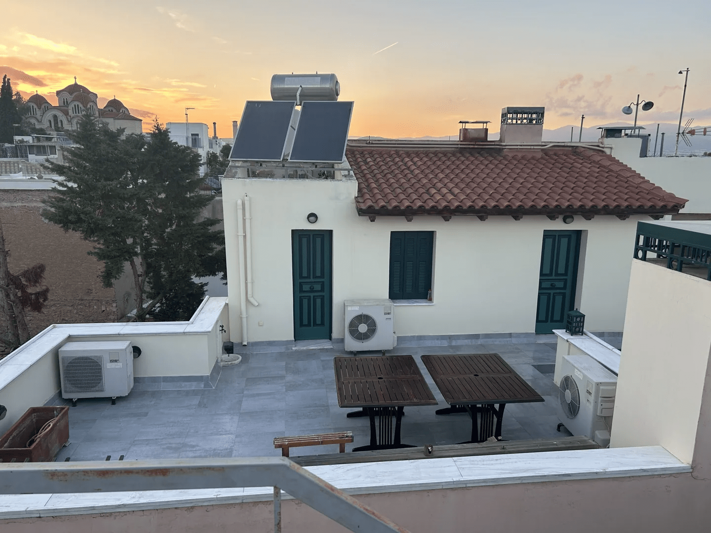 Sunshine & Heat Pumps — How Greece Does Net Zero