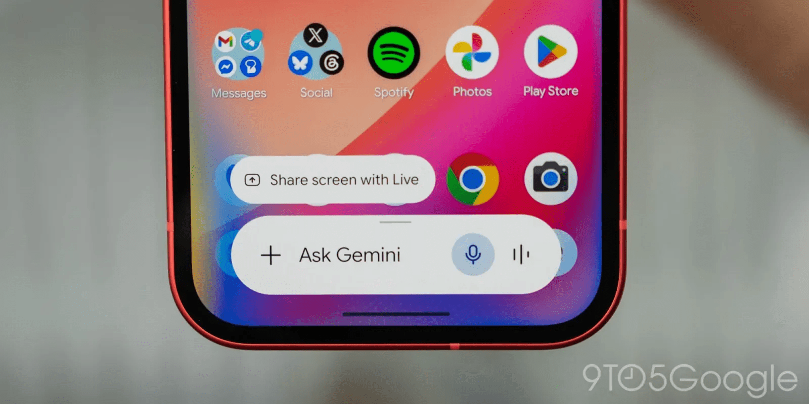 Gemini overlay gaining Dynamic Color, integrates ‘Screen content’