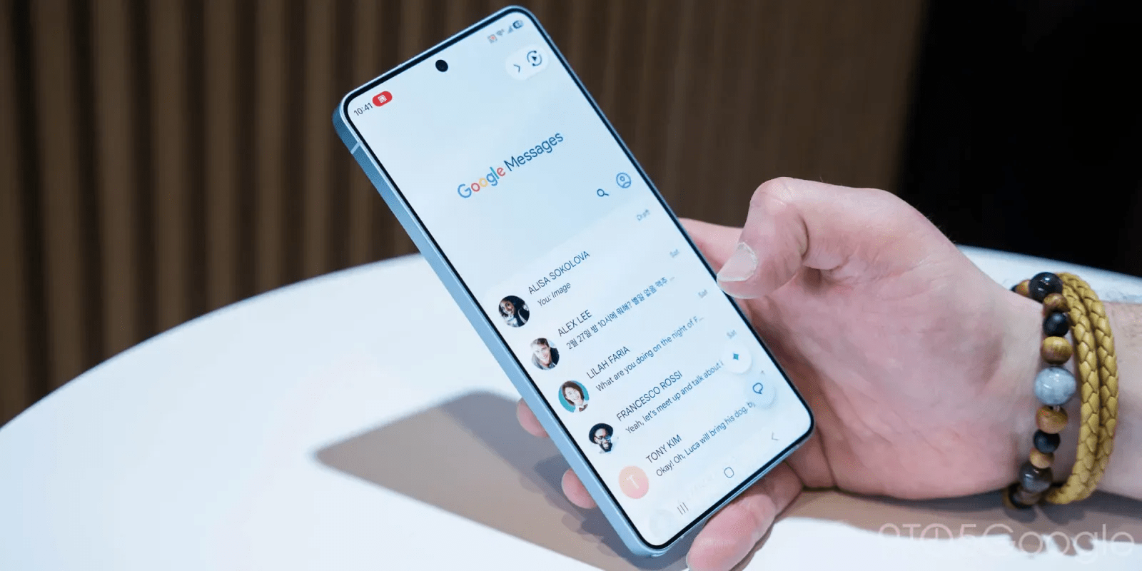 Google Messages saves you from accidental Smart Replies with ‘Tap to draft’