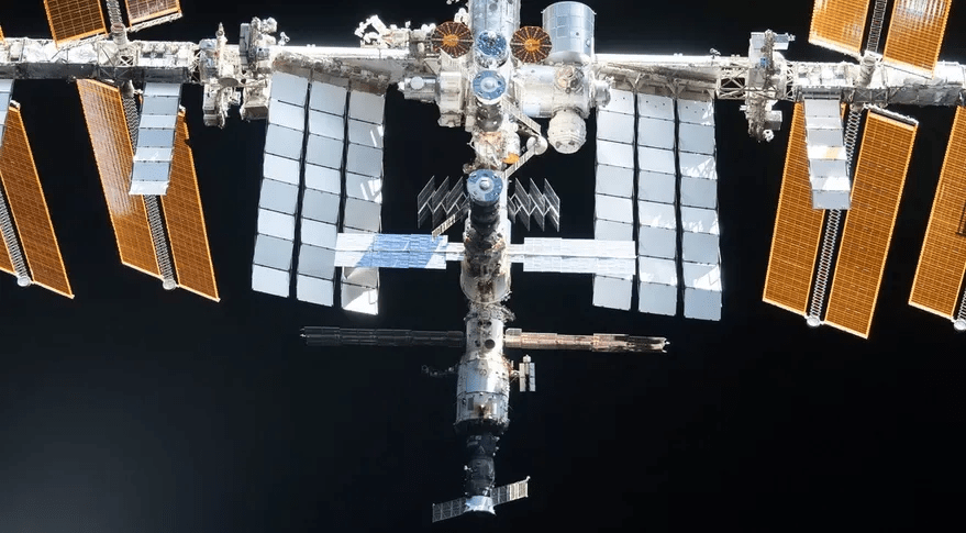Astronauts briefly shelter in Dragon during ISS leak repair