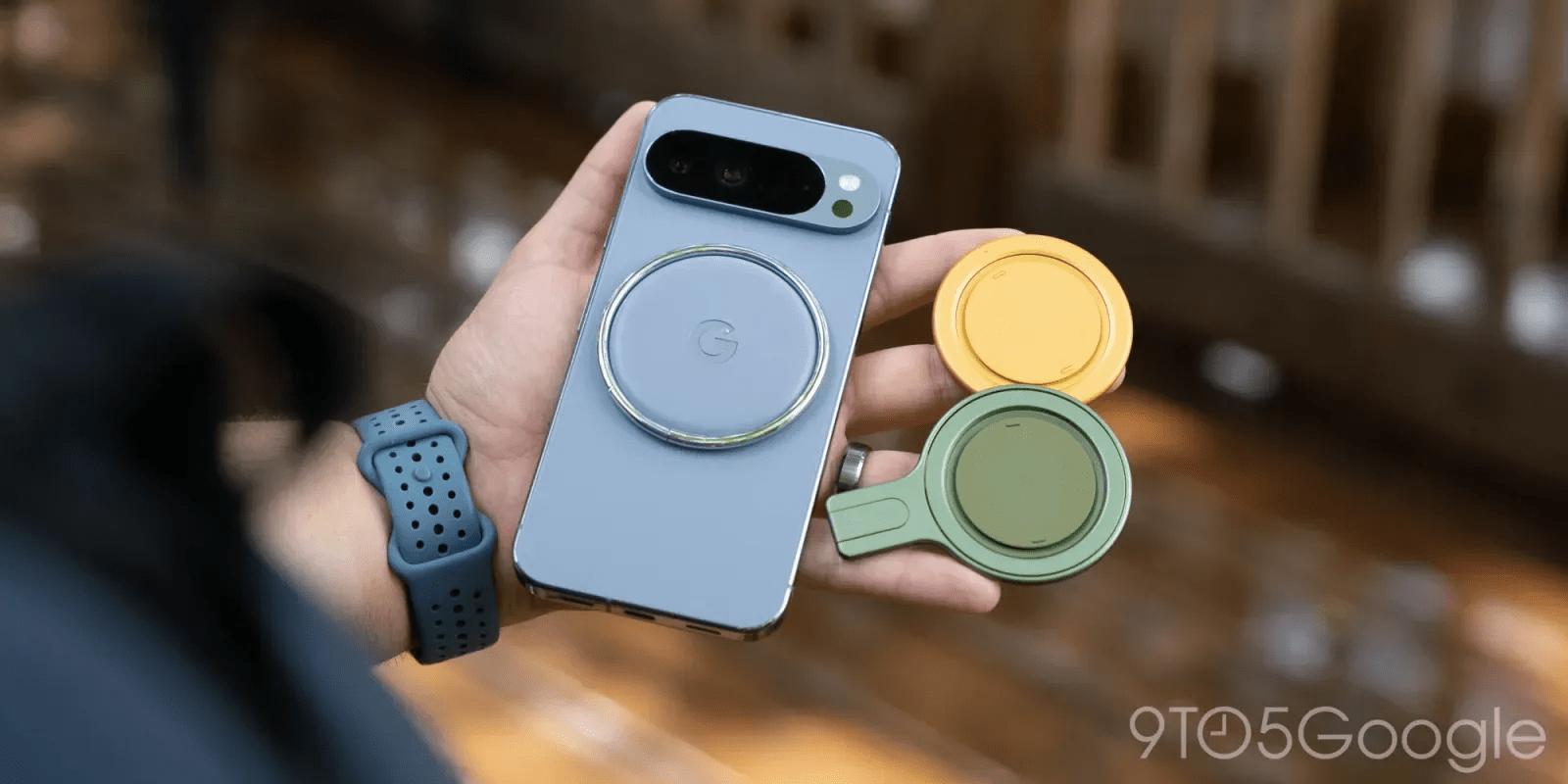 My favorite alternative to Google’s Pixelsnap Ring Stand is better in every way