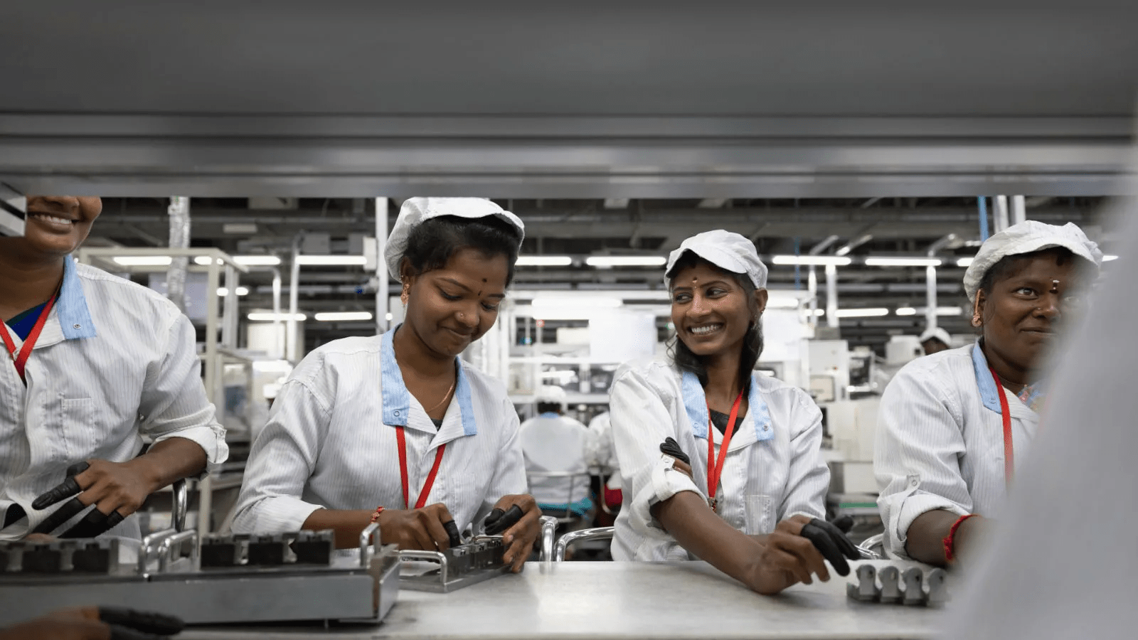 Apple’s Manufacturing in India Gets Boost From New Tariff Exemptions