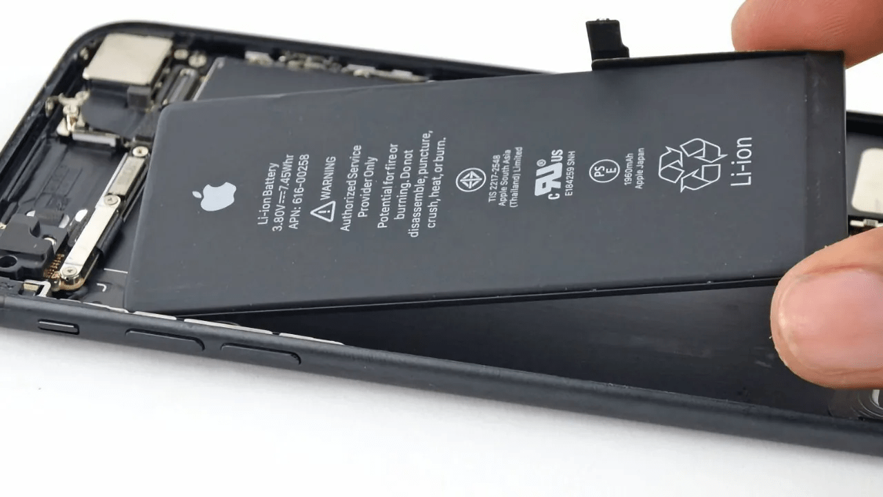 No, EU iPhones won’t have a removable battery door in 2027