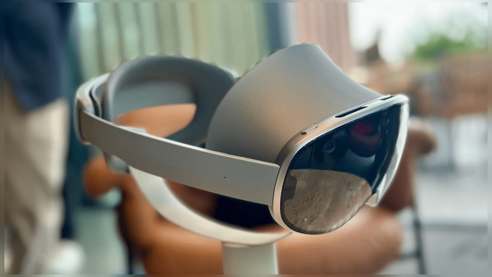 Samsung Galaxy XR Headset Launches in UK With £665 Free Explorer Pack